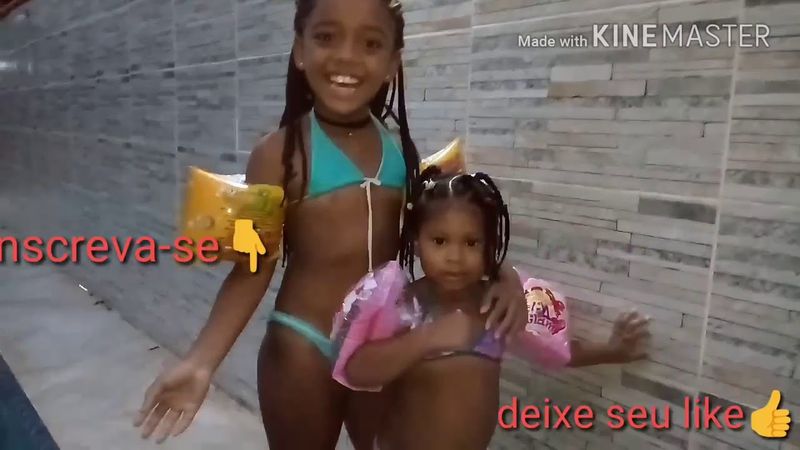 Eu e Minha Prima Laysa Se Divertindo Na Piscina