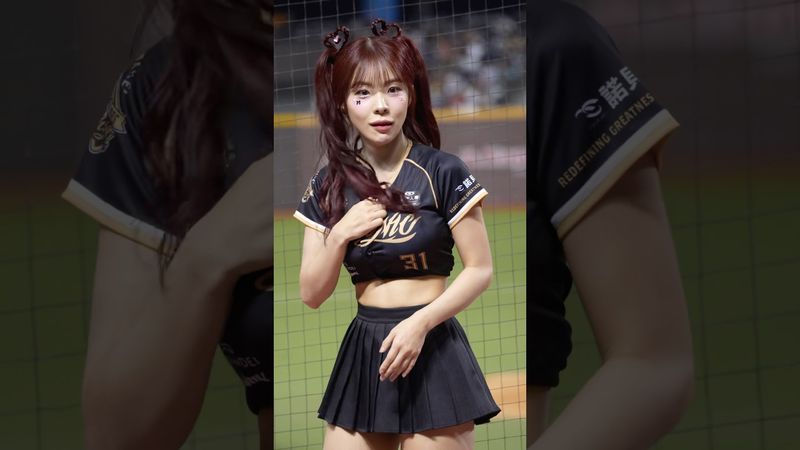 多慧一臉問號9/22在台北101有活動 @lee_dahye #李多慧 #이다혜 #啦啦隊 #cheerleader #棒球 #baseball #台湾野球チア #台湾野球 #치어리더