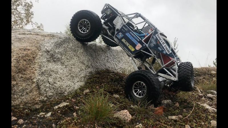 Gmade GOM - RC Ultra4 Truck Crawling and Rock bouncing