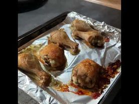 Куриные ножки и грудка в собственном соку. Простой рецепт за час.