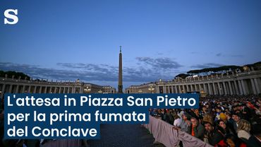 L'attesa in Piazza San Pietro per la prima fumata del Conclave - La diretta