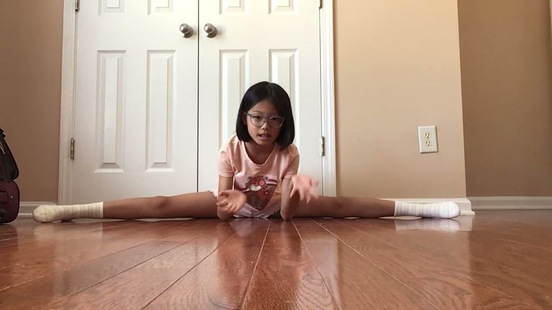 Today I will be doing a splits tutorial!