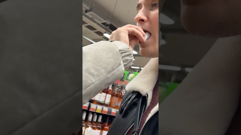 Макс Ващенко КУШАЮТ РАФОЭЛКИ #максващенко #shortsyoutube