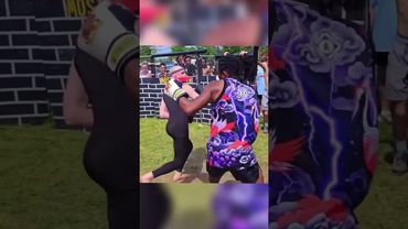 Hit the emote button mid fight #boxing #kickboxing #