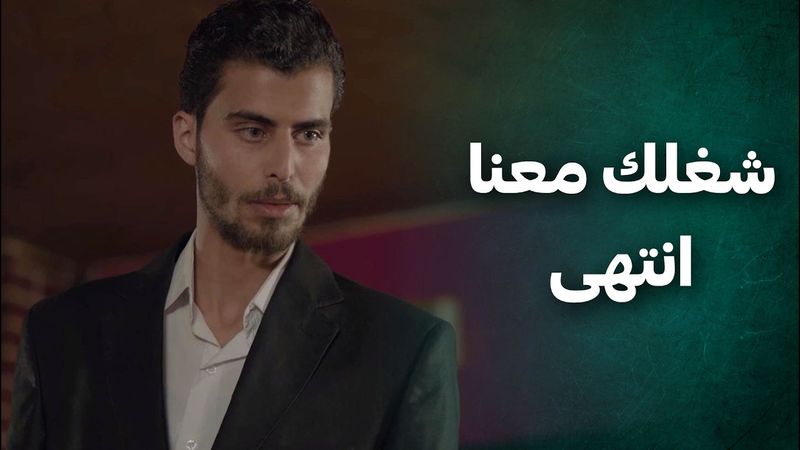 راح المطعم حتى يلتقي بالكبار، لمح الكبير قدامه.. بس ما عندو طريقة يقدر يحكي معه 😤 الضفدع