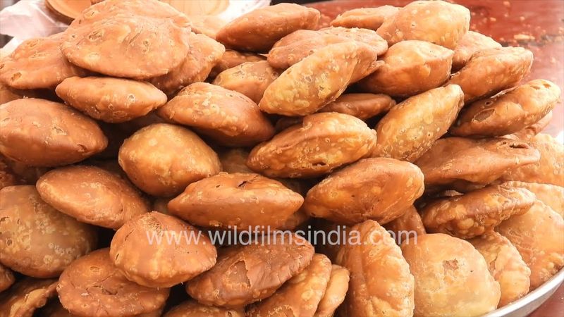 A food stall at Yamuna ghat during Chhath Puja is selling street food of New Delhi
