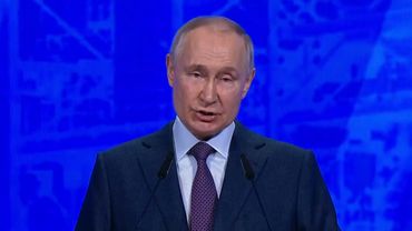 Владимир Путин двумя словами заставил зал аплодировать: Там надёжнее. А теперь?