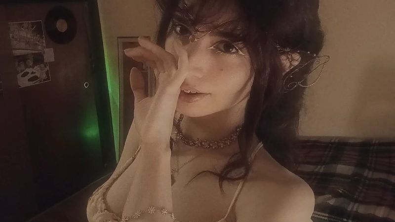 ¡Esta chica elfa quiere intentar algo contigo! ASMR  ִֶָ 🐇་༘࿐