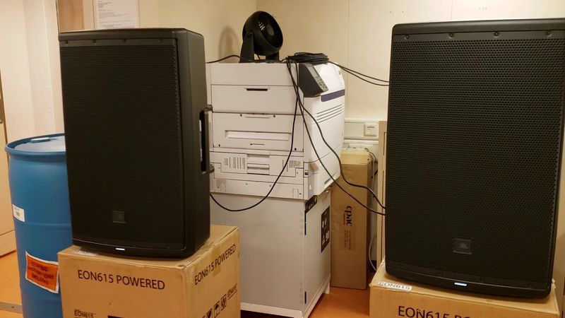 JBL EON 615 & Mackie PROFX4V2 Trumpets by Sean Paul