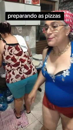 Bora por a mão na massa fazendo pizza 🍕😋