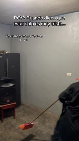 Solo pero con sentimiento, ¡y voz de dolor! JAJAJA 🤣 🎤👻 #parati #fyp ...