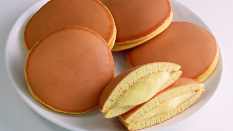 Easy and Quick Japanese Pancakes Doriyaki / Filled with Soft Custard