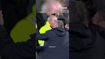 GRIMSBY TOWN FANS STORM THE PITCH AFTER ELIMINATING MAN UNITED 🤯