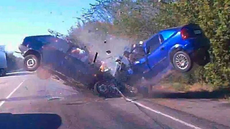 Подборка страшных аварий: Самые шокирующие моменты