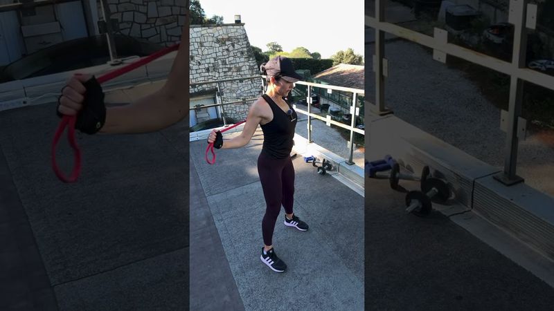 Кнопочку нажала, потренировалась и пошла украшать мир#тренировка #sports #motivation #похудение