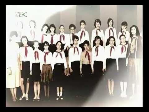 Заставка программы "Однокашники" (ТВС, 2002-2003)