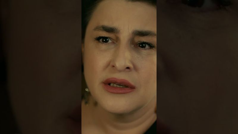 Yılmaz no se alejó de tu lado Müjgan... - Tierra Amarga #shorts