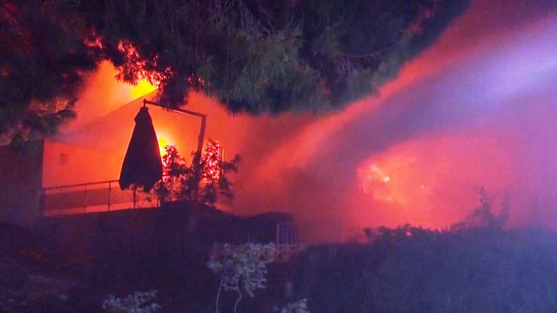 В Турции борются с лесными пожарами: эвакуированы более 50 000 человек