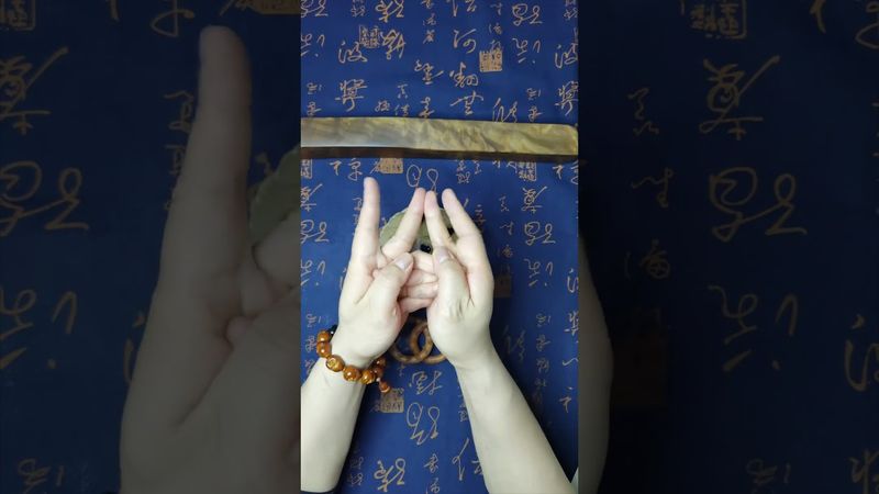 《接财手诀》道家秘诀手指操，接财！转发！功德无量！#简单易学手势#结印手势#财运#道系青年#国学文化 #道家文化 #民间文化 #佛教文化 #正能量 #人生感悟 #致自己 #发财 #转运 #手诀 #口诀
