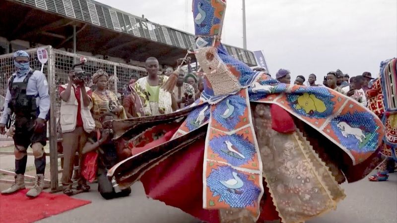 Умершим предкам посвятили красочный фестиваль «Эгунгун» в Нигерии