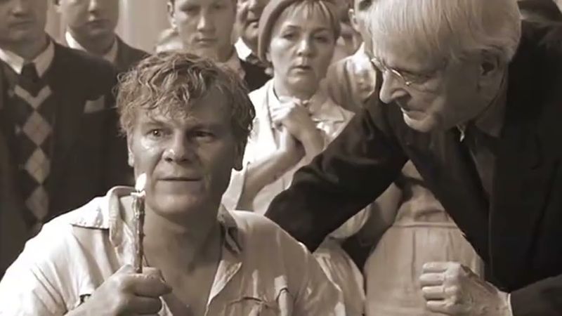 Бездомный ищет Воланда в ресторане МАССОЛИТА