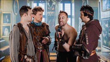 За ширмой -  Другие три города