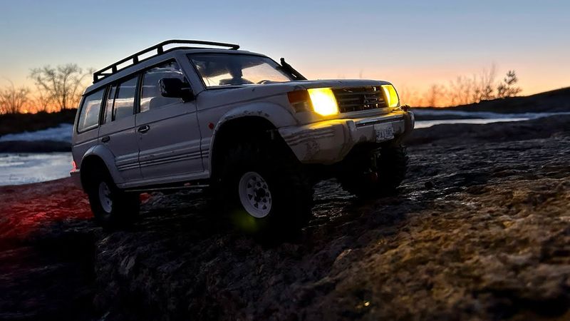 RC Mitsubishi Pajero wagon rock crawling. Element Enduro IFS #elementrc #elementenduro #rcoffroad