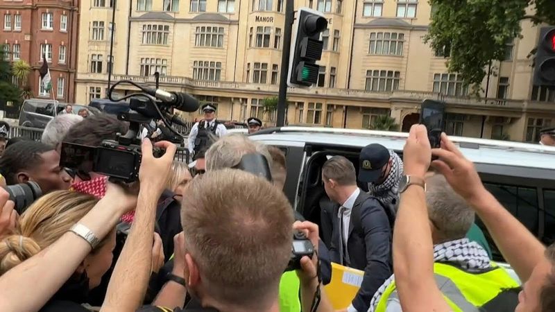 Kneecap's Liam O'Hanna arrives at London court on terror charge (2) | AFP