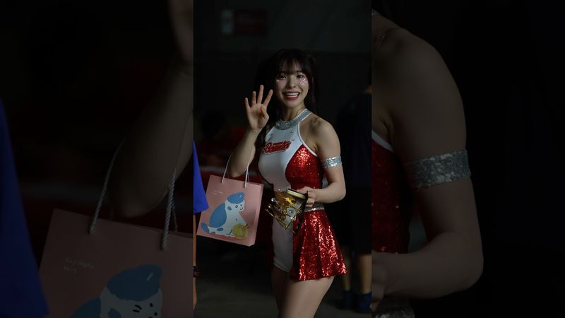 多慧慶生完開開心心進球場準備今天的比賽啦🥳@lee_dahye