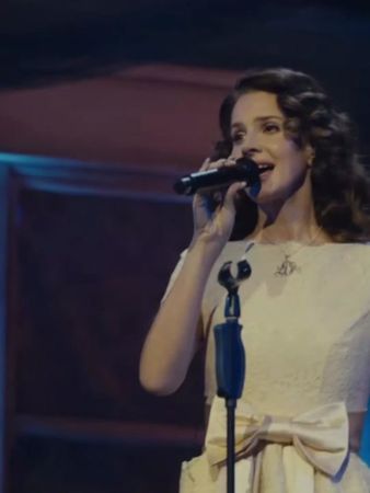 she’s an angel.🪽 #lanadelrey #lana #fypp #music #taylorswift #stageco...