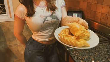 ⊹ ࣪˖¿QUIERES MORDER MIS EMPANADAS?༄ ꒰ASMR muckbang꒱.ᐟ