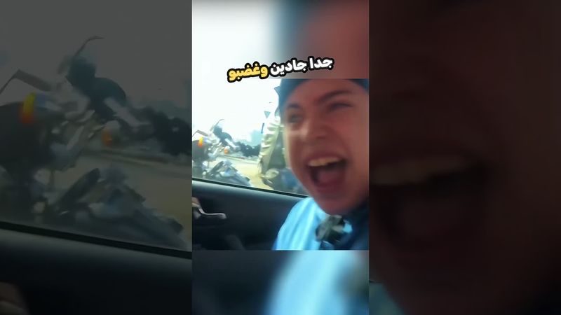 سائق التكسي مجبر على فعل ذالك !