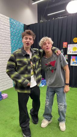 Вселенные схлопнулись ))@ВЛАД БУМАГА 