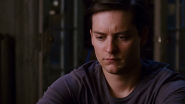 Питер Паркер  Тоби Магуайр достаёт костюм Человек паук 3 Враг в отражении для ВП