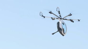 Franky Zapata takes off over Channel in new AirScooter | AFP