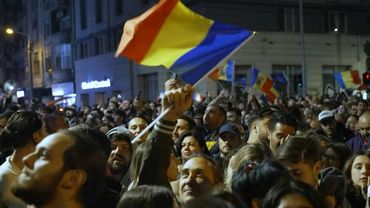 Romanians celebrate victory of pro-EU candidate in presidential elections | AFP
