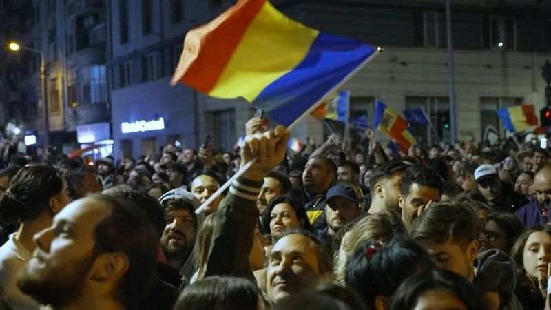 Romanians celebrate victory of pro-EU candidate in presidential elections | AFP