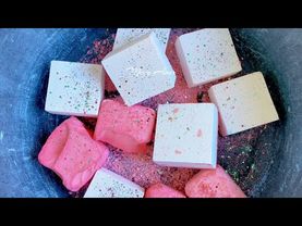 Irregularly dyed chalk