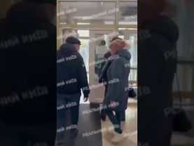 ТЦКшники крутять чоловіка прямо у київській лікарні!