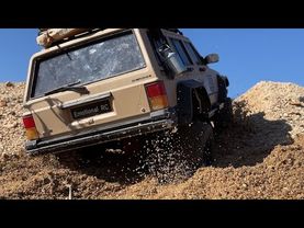 Axial SCX10 III Jeep Cherokee XJ Sand Off-Road Driving 4X4 RC Car