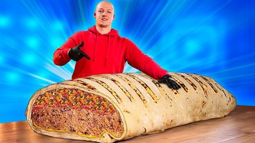 Saya membuat burrito raksasa seberat 125 kilogram.
