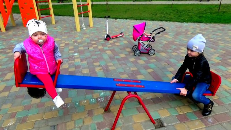 Маргарита потеряла Леру на детской площадке