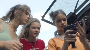 ПОДРУГИ СЛУЧАЙНО ПОПАЛИ В АЛЬТЕРНАТИВНУЮ ВСЕЛЕННУЮ! ТАЙНЫ ЗАЧАРОВАННОГО МЕСТА! Чертов камень.