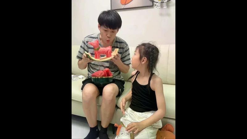 Girl  do you really give your dad this watermelon dog as a present but not for eating? Why are you