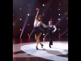 رقص امانویل مکرون به همراه همسر