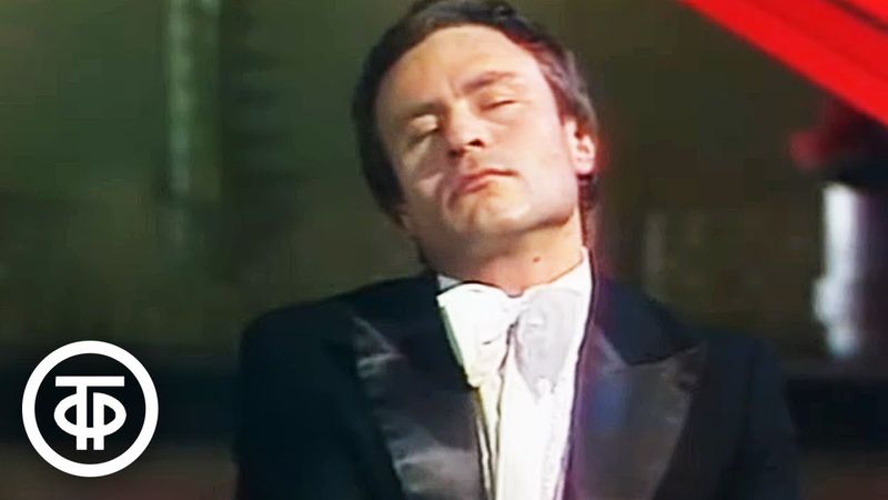 Музыкальную шутку "Рассеянный пианист" исполняет композитор Владимир Быстряков (1983)