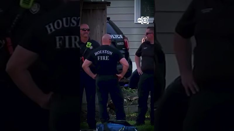 Houston Police cruiser crashes into Heights pool where children were swimming