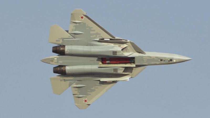 Su-57 No.509 Opens Weapon Bay for the First Time at Dubai Airshow 2025 – Full Flight Display