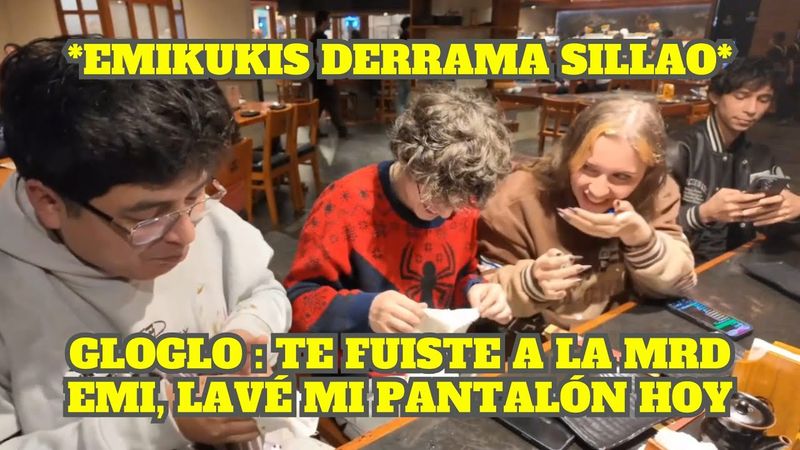 EMIKUKIS DERRRAMA SILLAO SOBRE GLOGLO Y CHIKEN