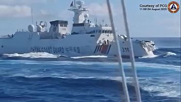 Китайские корабли повредили друг друга, преследуя филиппинское судно